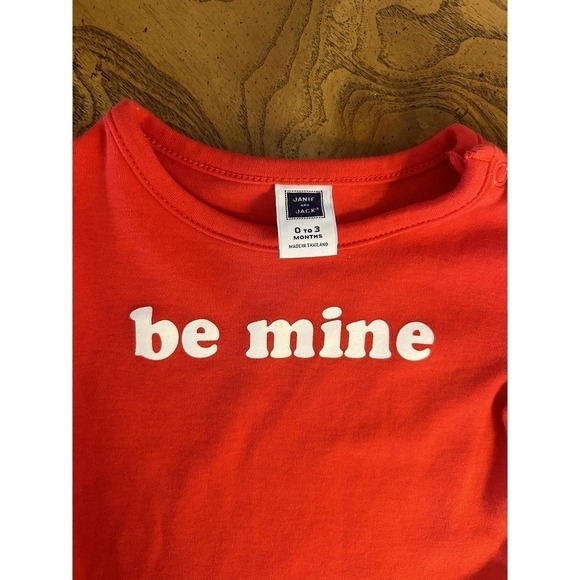 Valentine's Day “Be Mine” onesie - Picture 4 of 4